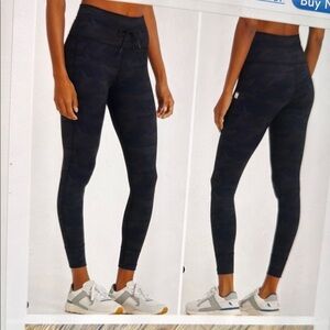 Vuori Women's Daily Black Camo Leggings